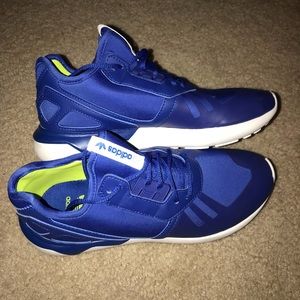 Adidas Tubular - Big Kids size 5